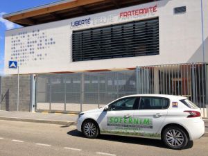 Porte de garage avec portillon Montfrin, sofernim caissargues, portes